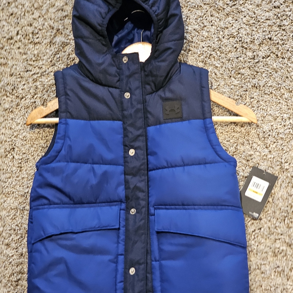 Under Armour boys vest, nwt, small